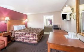 Days Inn By Wyndham San Antonio Splashtown/Att Center